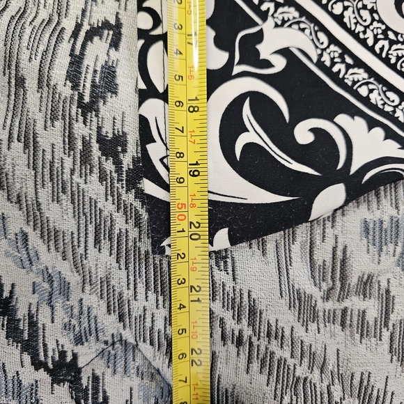 White House Black Market Black and White Floral Tank Top - Picture 13 of 13